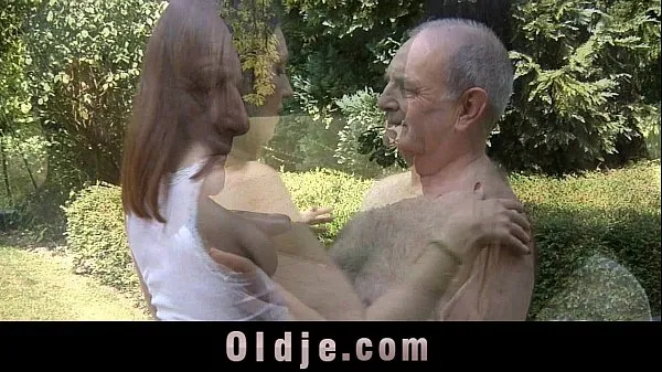 Velika 70 years old cock bonks in doggie young cute teenager girl topla cev