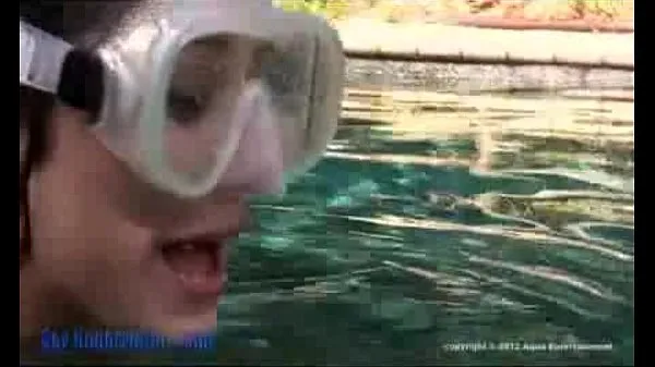 Suuri Underwater sex lämmin putki