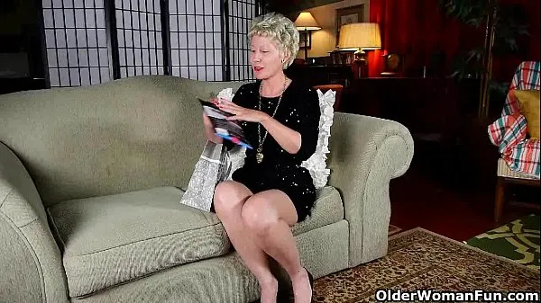Big Mature mom can't resist her pantyhose fetish warm Tube